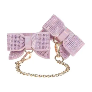 Cătușe OUCH! Handcuffs - Paris Collection. pentru jocuri erotice BDSM. model cu fundă. mărime ajustabilă. roz cu auriu